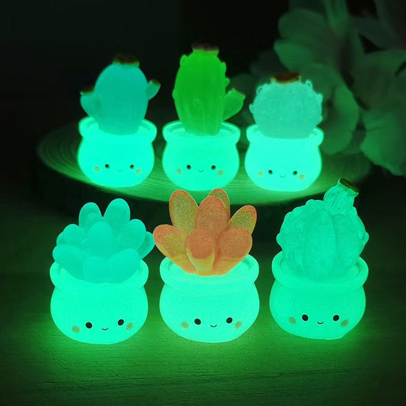 Glow-In-The-Dark Plant Charm