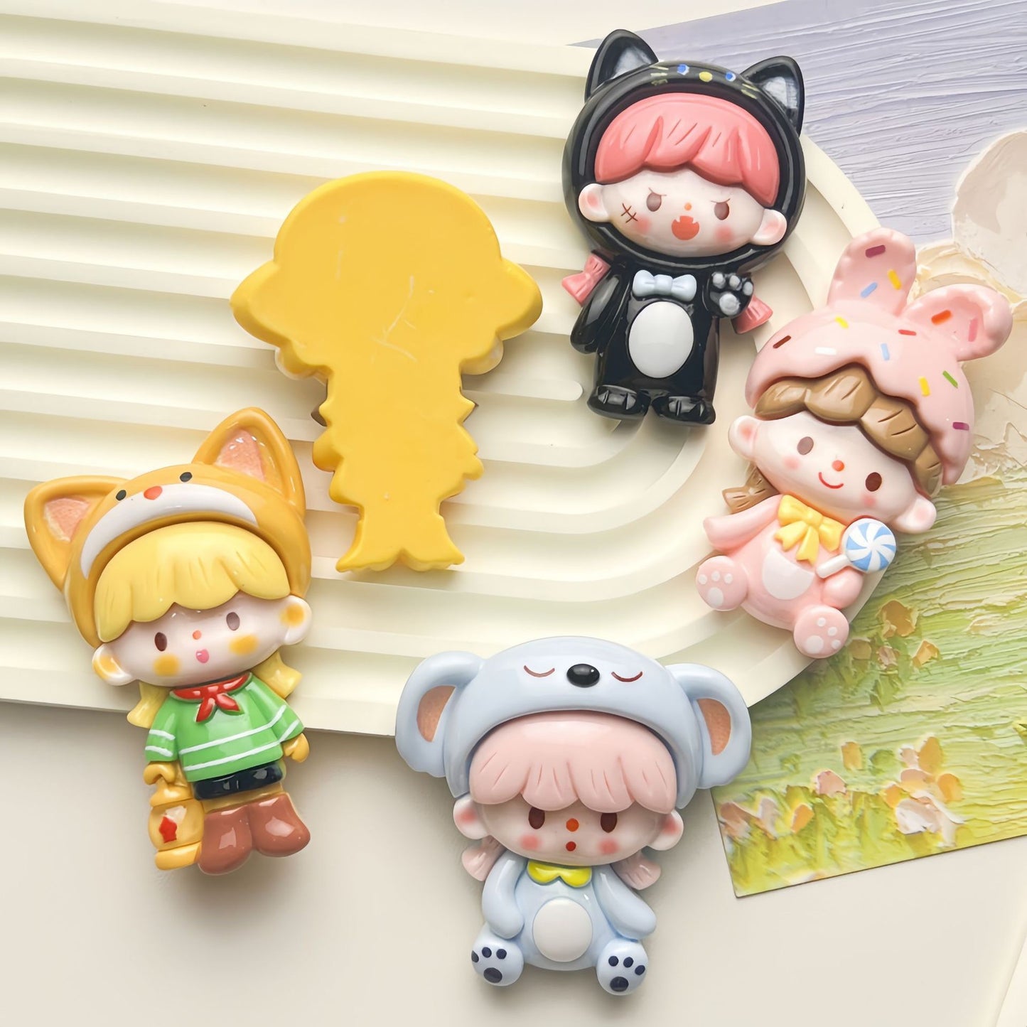 Large cartoon resin accessories